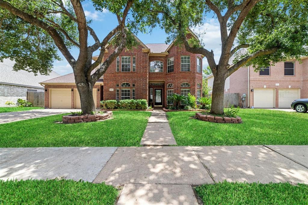 Nhà ở Mckinney Falls Ln, Sugar Land, TX 77498| 4 beds| 3.5 baths| 3,334 Sq Ft